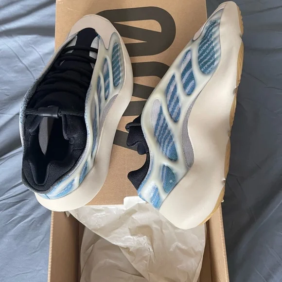 Yeezy 700 V3 kyanite